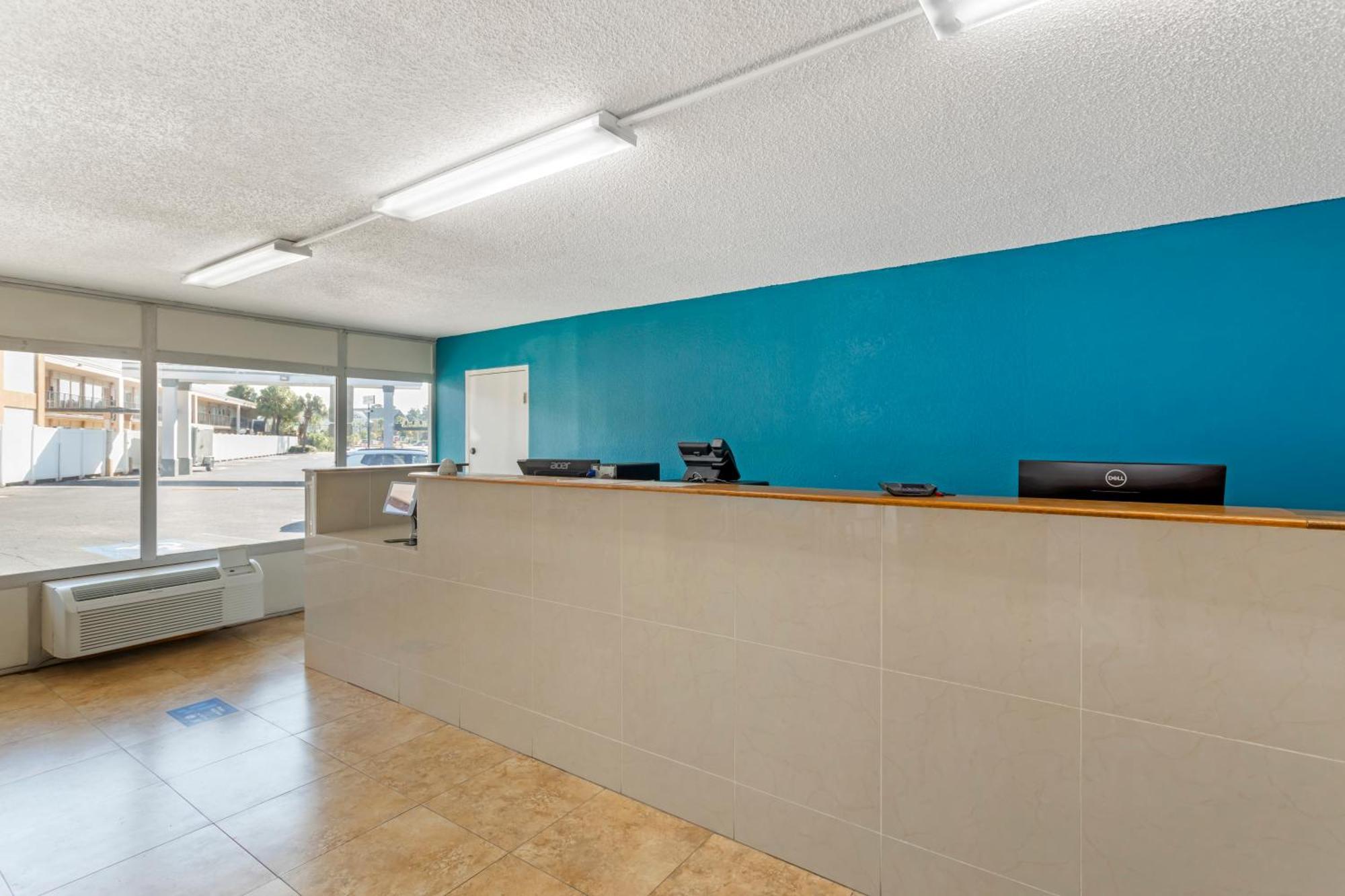 Rodeway Inn Orange Park Bagian luar foto