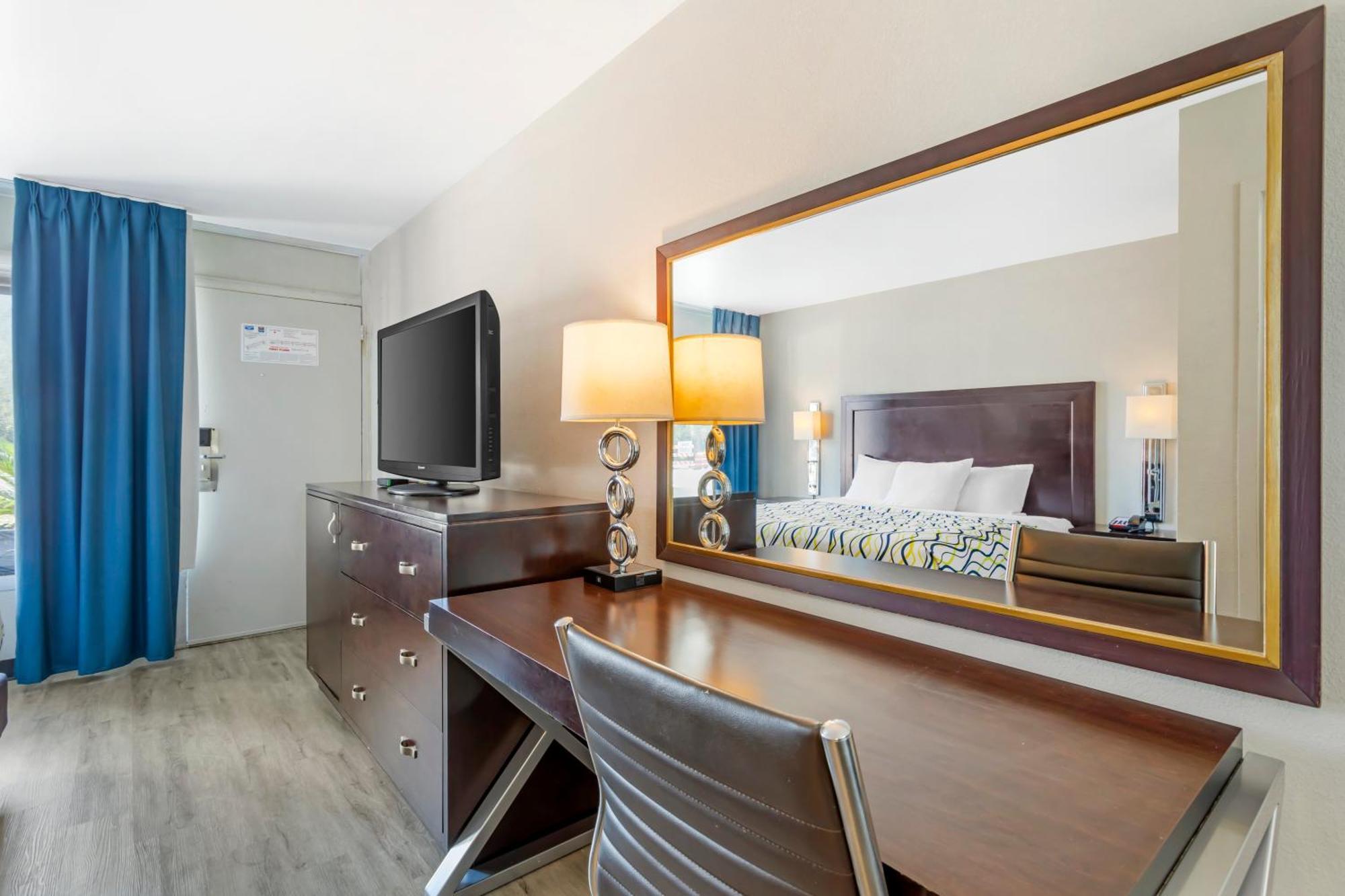 Rodeway Inn Orange Park Bagian luar foto