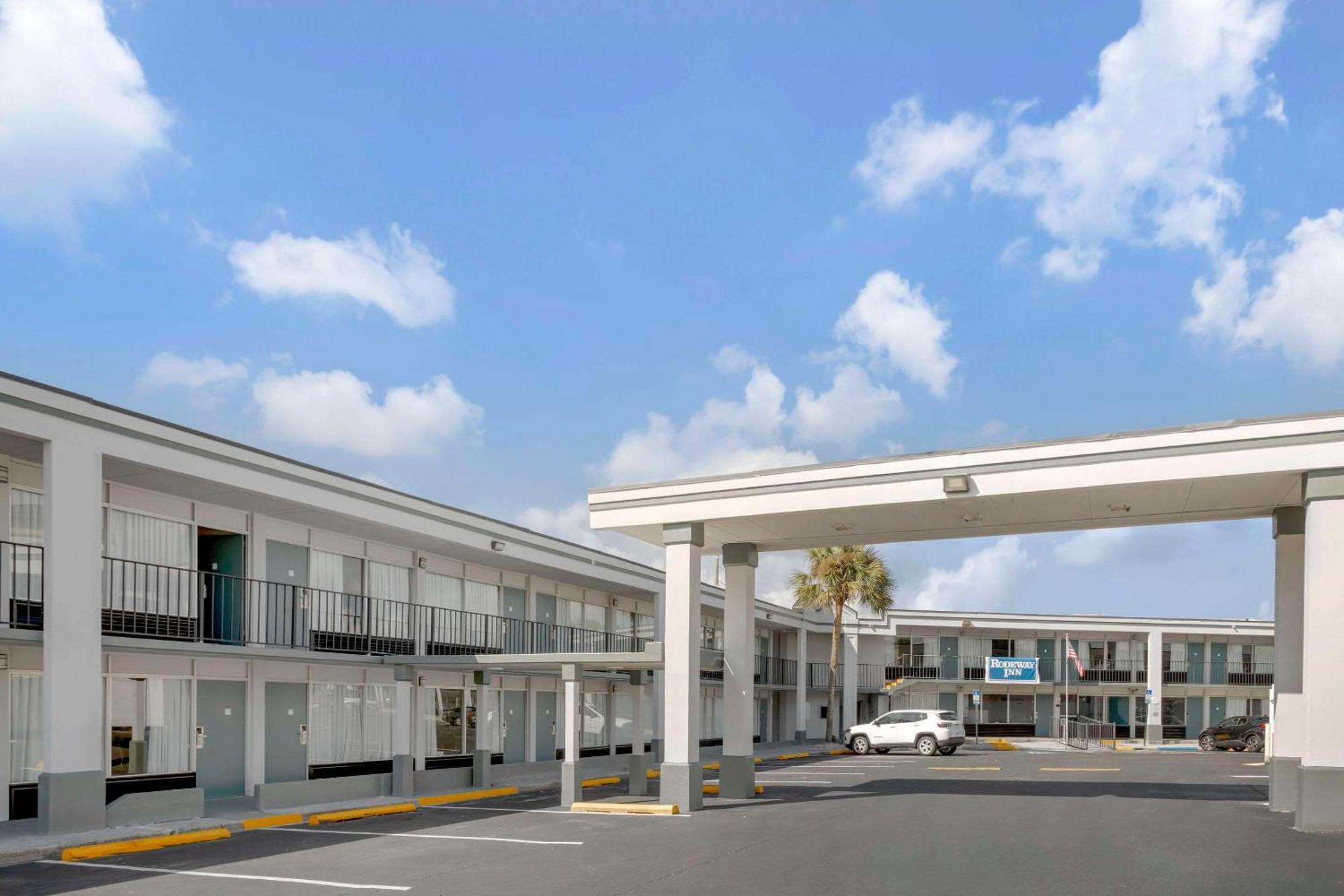 Rodeway Inn Orange Park Bagian luar foto