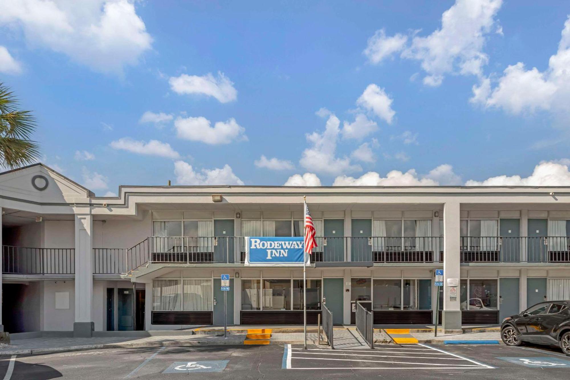 Rodeway Inn Orange Park Bagian luar foto