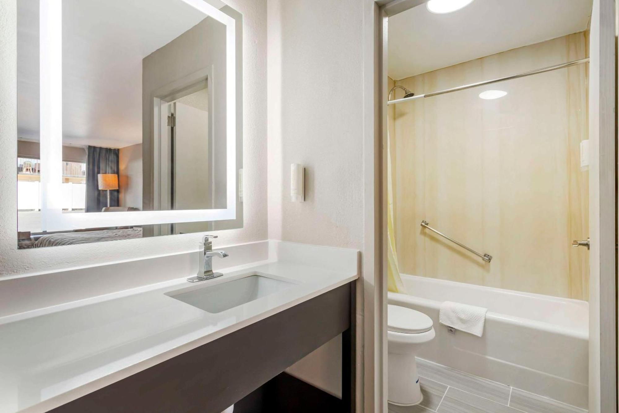 Rodeway Inn Orange Park Bagian luar foto