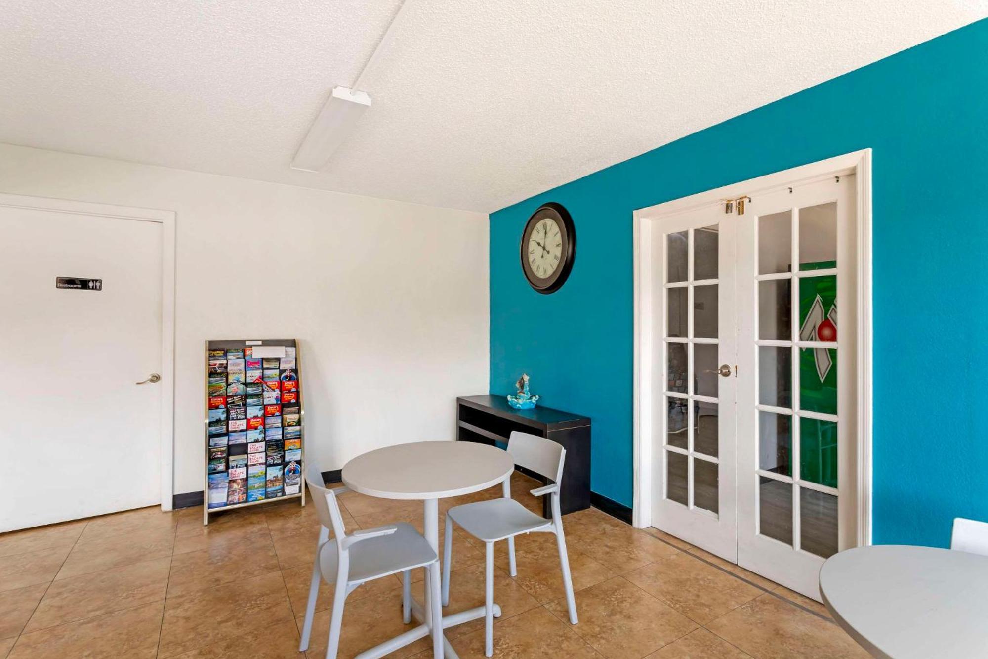 Rodeway Inn Orange Park Bagian luar foto