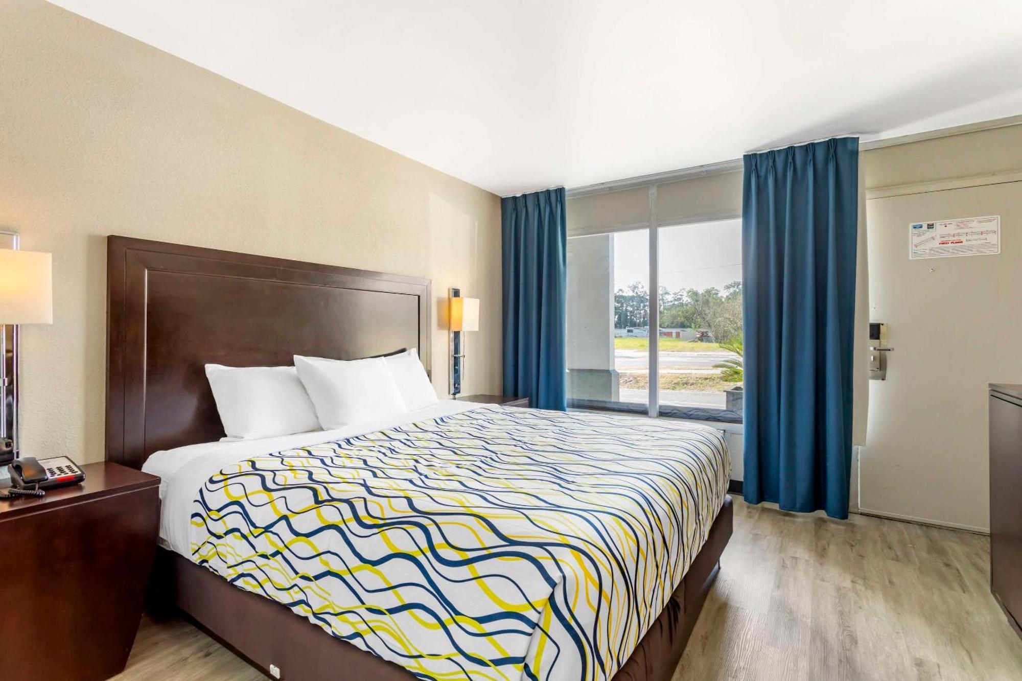 Rodeway Inn Orange Park Bagian luar foto