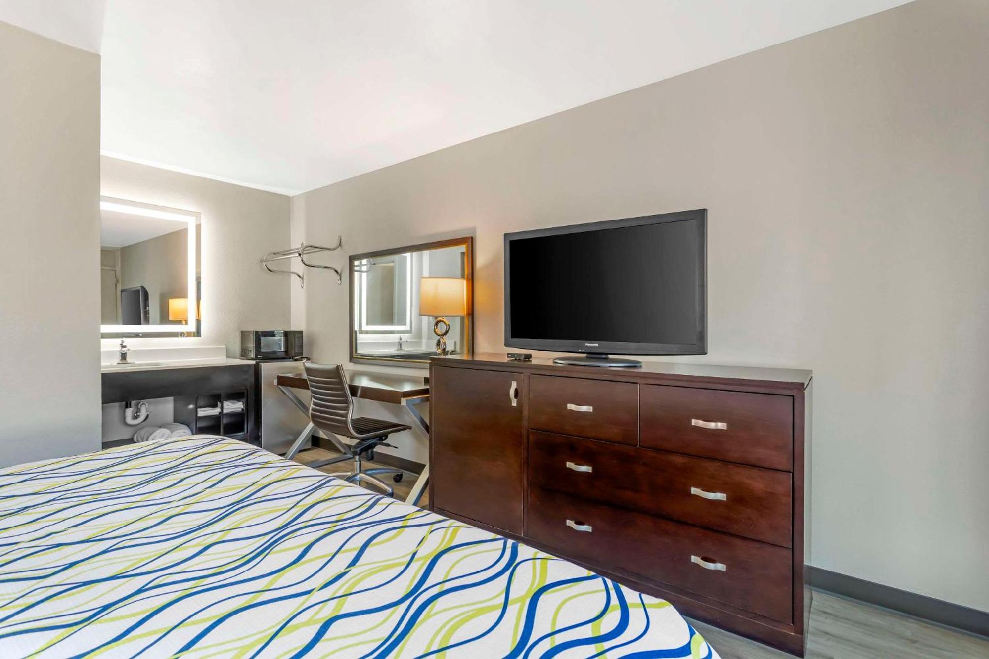Rodeway Inn Orange Park Bagian luar foto