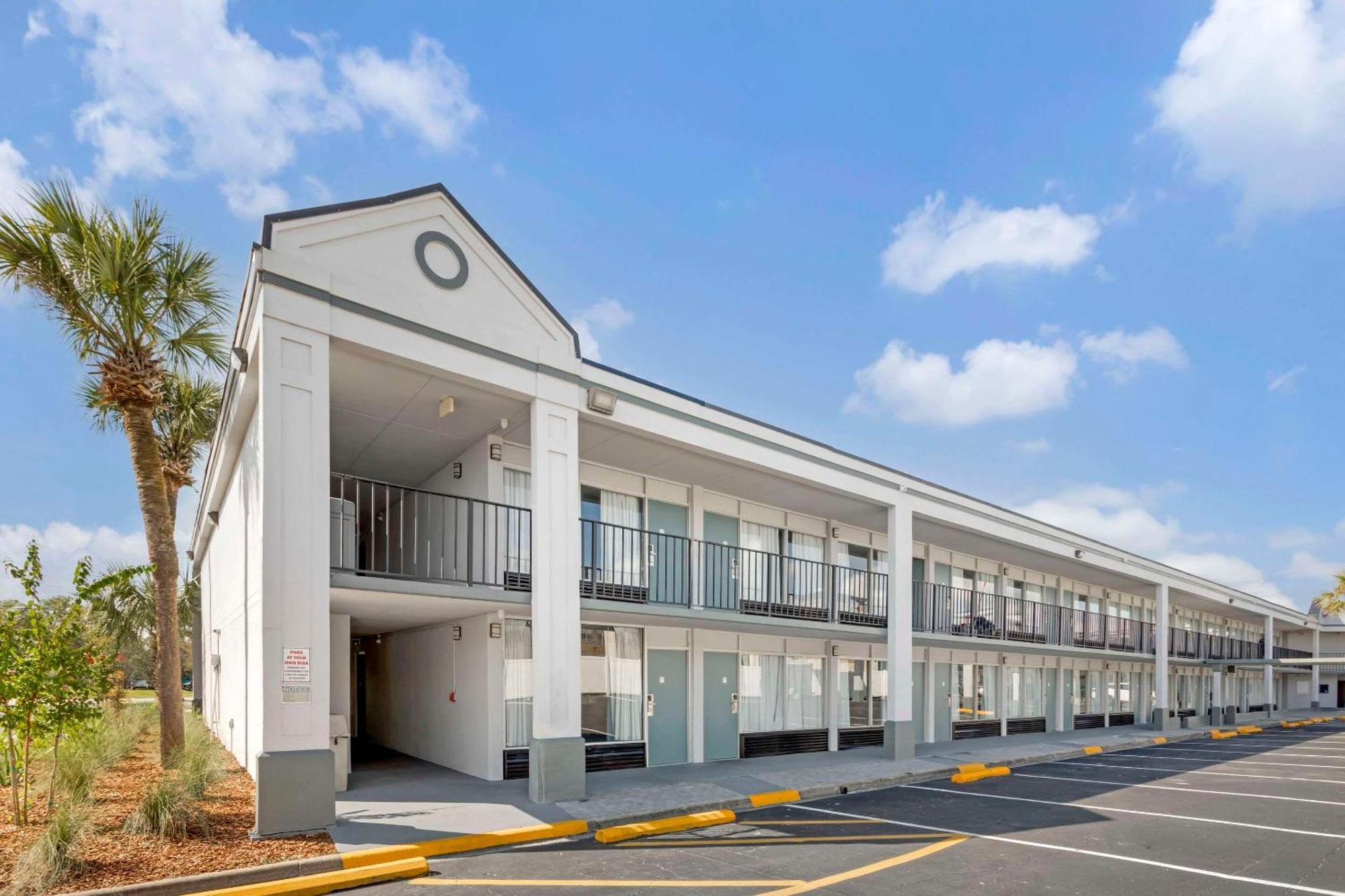 Rodeway Inn Orange Park Bagian luar foto